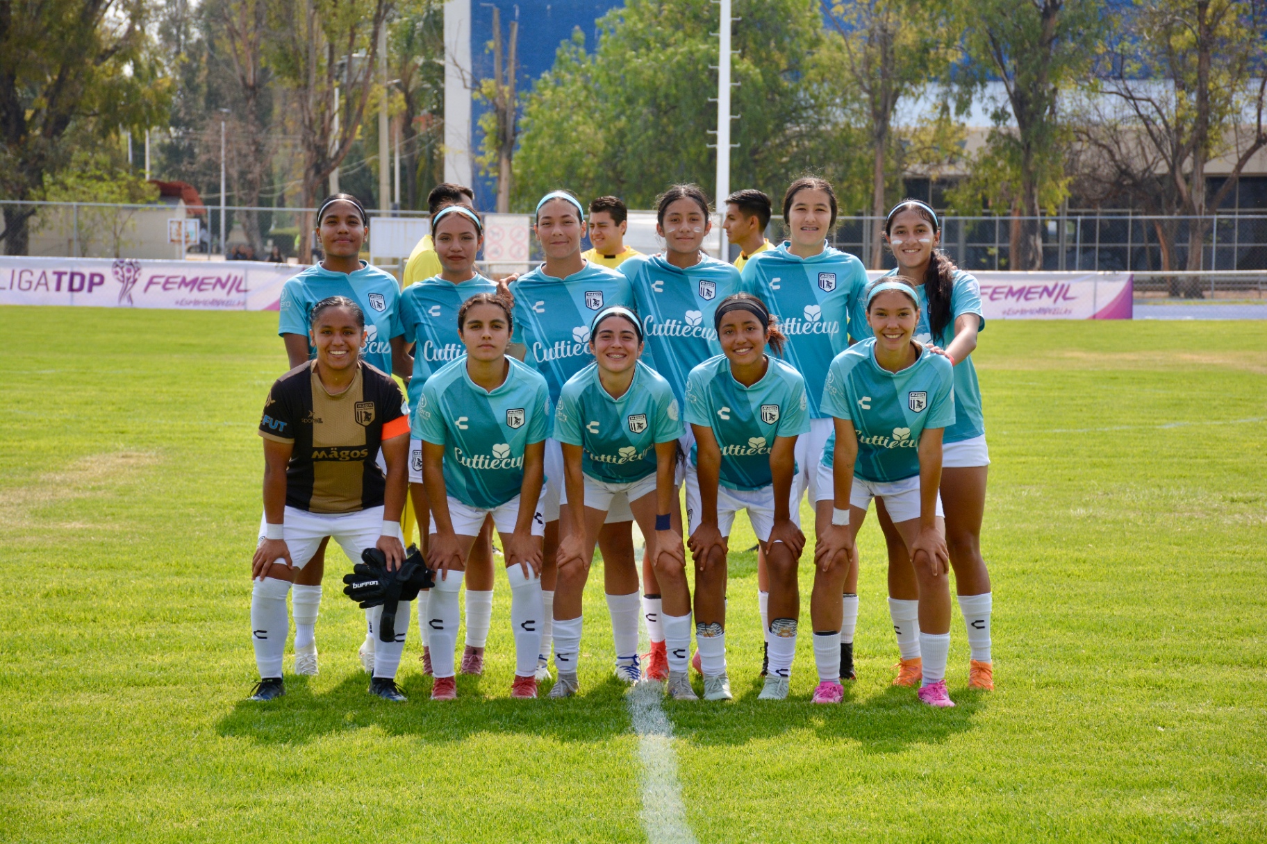 Plantilla completa de la rama femenil de Mägos Unión Deportiva